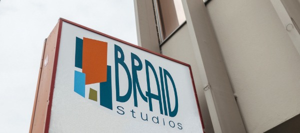 321 6th signage sky horizontal